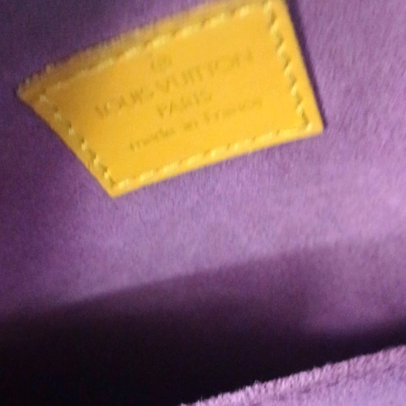 Louis Vuitton Yellow Epi Jasmine Vintage Handbag - Picture 8 of 11